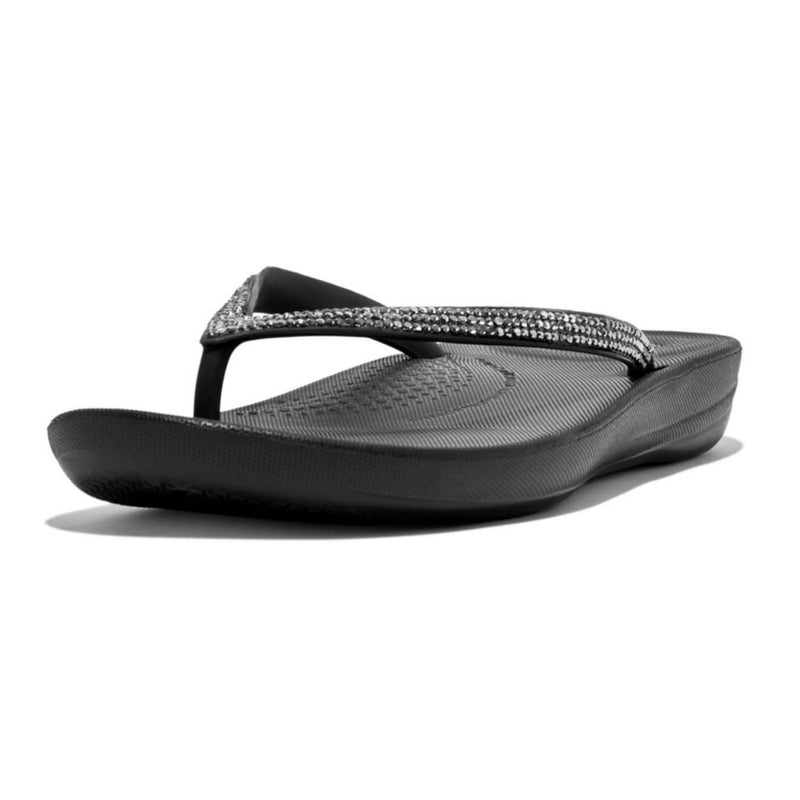 FitFlop صنادل فيت فلوب النسائية iQushion المتلألئة المريحة للمشي، خفيفة الوزن ومقاومة للماء، صنادل ثونغ مبطنة للنساء مع قاعدة غير قابلة للانزلاق ودعم للقوس، صنادل شاطئية مطاطية، سوداء، 7 أمريكي - Image 1